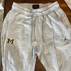 Jordan Michigan sweatpants size L